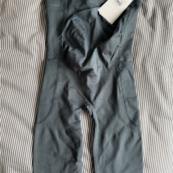 Blanqi Maternity Leggings with pockets - Picture 2 of 4